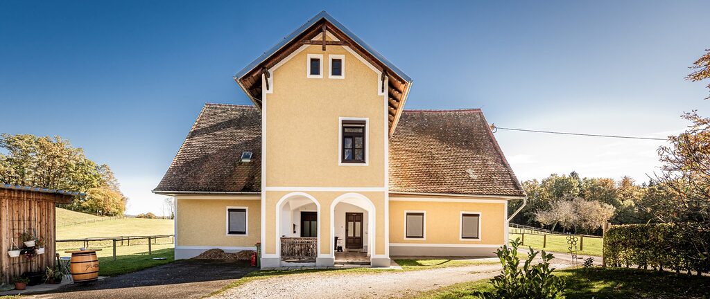 Malermeister Bernhard Mrezar - Haus Wilhelm Aussendfassade